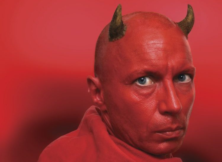 devil horn