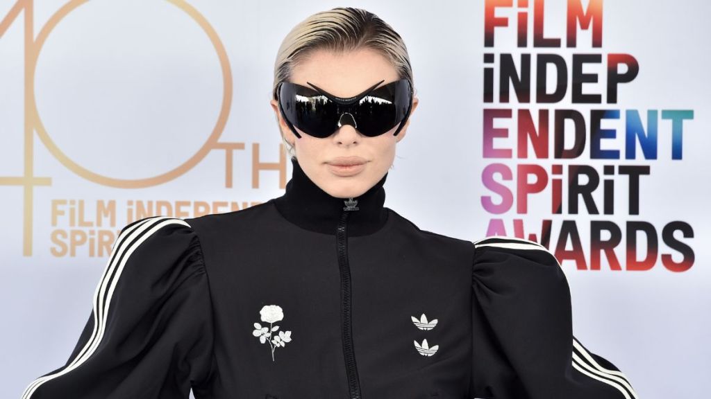 Julia Fox Paris Hilton photos